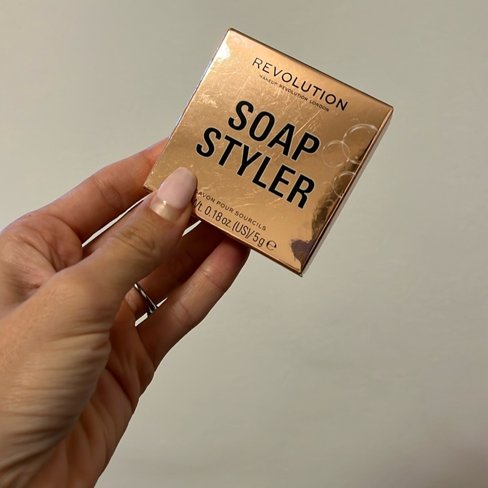 Makeup Revolution Soap Styler